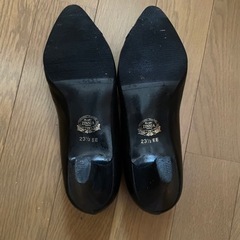 zinniaパンプス、23.5cmの画像