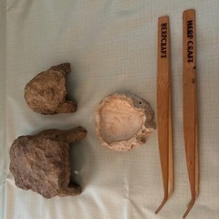 爬虫類シェルター　温度計　ピンセットの画像