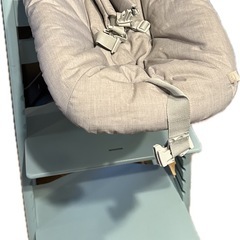 ストッケ　水色