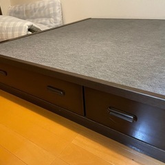 ダークブラウン 木製 セミダブルベッドフレーム 引き出し付きの画像