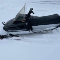 小さいスノーモービル探してます！