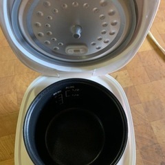 ティーズネットワーク　コンパクト炊飯器 RM-102TE-WHの画像