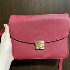 赤　ショルダーバッグ