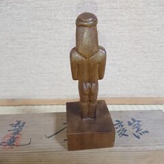 木箱入り　木彫り像　の画像