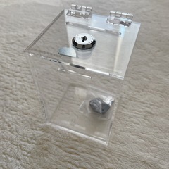 アクリル 貯金箱 募金箱 札 500円玉 アクリル アンケートボックス 鍵付の画像
