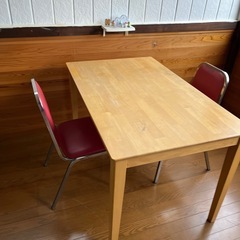 ダイニングテーブル　椅子2個付き