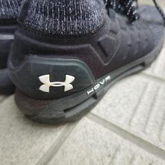 アンダーアーマーのスニーカー　HOVRの画像
