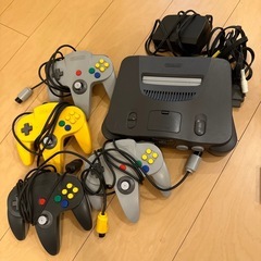 Nintendo64 ロクヨン 本体 コントローラー4つ カセット8つの画像