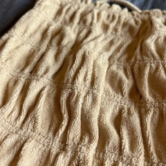 【新品タグ付き】シャツやニットの上に如何？の画像