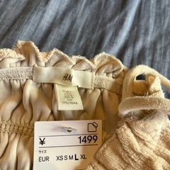 【新品タグ付き】シャツやニットの上に如何？の画像