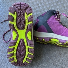 値下げしました！登山靴　トレッキングシューズ22.5センチの画像