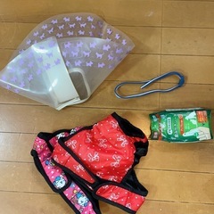 キャットトイレ2セット+おまけペット用品いろいろの画像