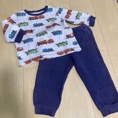 ★お取引中★UNIQLO トーマス　パジャマ　90サイズ　2点セットの画像