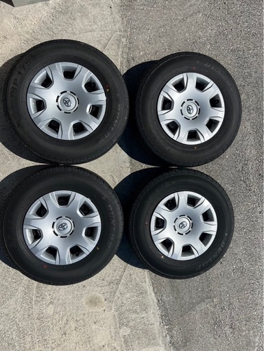 ハイエース純正ホイール2023年式、新品タイヤセット走行10キロ