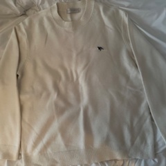 韓国ブランドのホワイトニットです