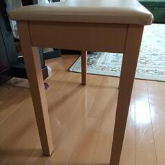 ピアノの椅子イスの画像