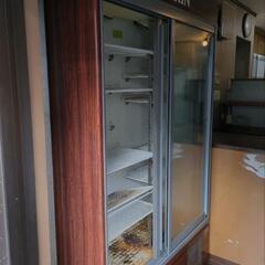 業務用大型ショーケース冷蔵庫の画像