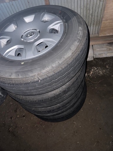 ハイエース　純正ホイール＆タイヤ
