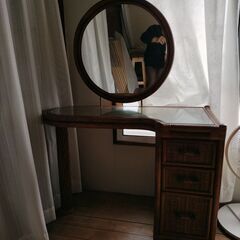 籐のドレッサー