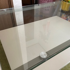 ガラスローテーブル(美品)の画像