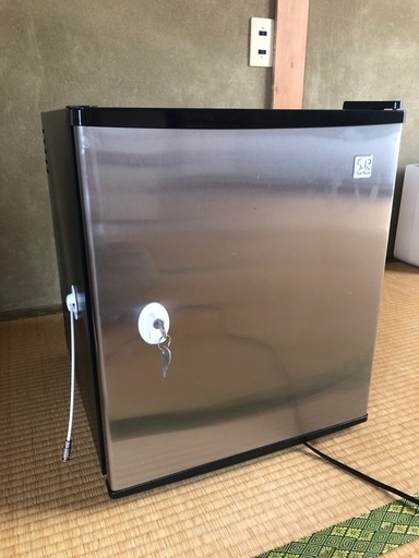 小型冷蔵庫鍵付き 一人暮らし　綺麗です