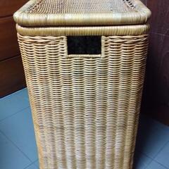 藤製の蓋付きボックス　内布付きの画像