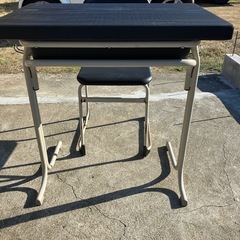 学校机と椅子セットの画像