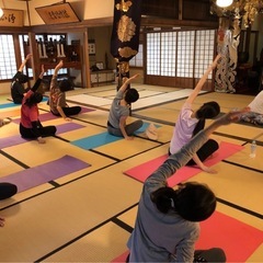 姿勢を整えるヨガ教室の画像