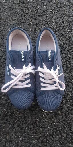 Reebok スニーカー