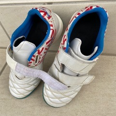 18センチunbroトレーニングシューズの画像