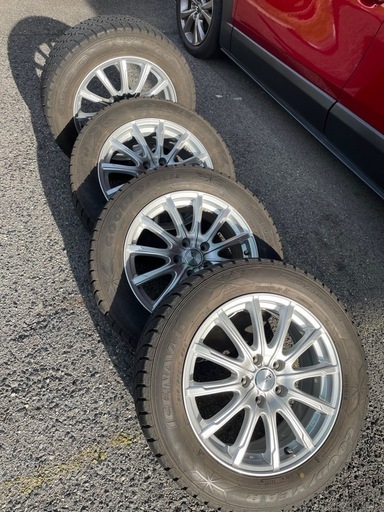 CX-30のホイール付きスタッドレスタイヤ。215/60R17