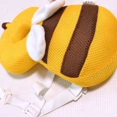 ごっつん防止　リュック　つかまり立ち　お座り　ハチ　ベビー　赤ちゃんの画像