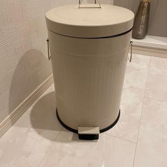 美品ニトリ　20Lゴミ箱　ペダルペール