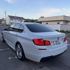 BMW 523i Mスポーツ　サンルーフ付の画像