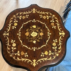 イタリア製サイドテーブルの画像