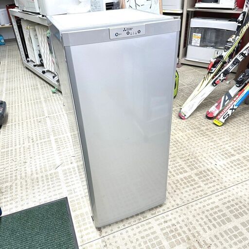 10/29三菱/MITSUBISHI 冷凍庫 MF-U12Y-S 2015年製 121L