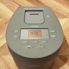 【定価約1万6千円】\\まだあります！//３合炊炊飯器　アイリスオーヤマの画像
