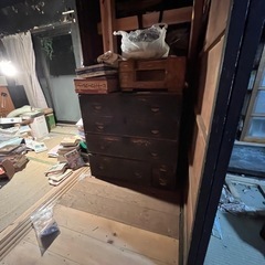 古いタンスや戸棚などの画像