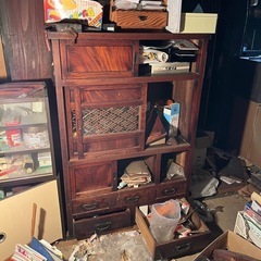 古いタンスや戸棚など