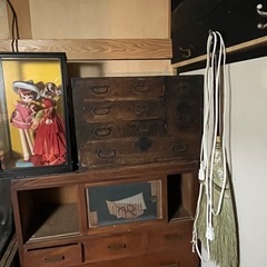 古いタンスや戸棚などの画像