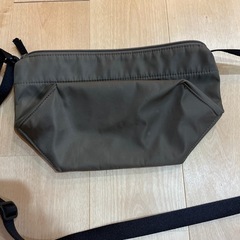 ユニクロ　ナイロンバッグの画像