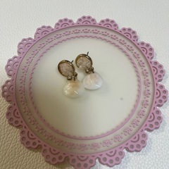 シェル🐚素材のピアス🤍キャッチありません😭