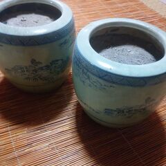 昔の火鉢（小）２セット、灰ありの画像