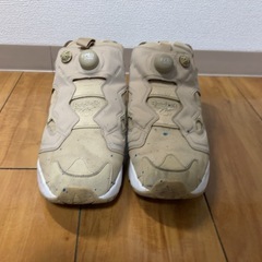 ポンプフューリー　ベージュの画像