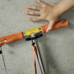 キックボード　おもちゃ　折りたたみ可能　コンパクト軽量　小型で持ち運びにも便利　オレンジの画像