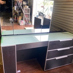 大きなドレッサーの画像