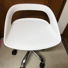 【複数購入で大幅値下げ!】白カウンターチェア✖️2の画像