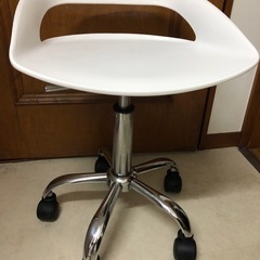 【複数購入で大幅値下げ!】白カウンターチェア✖️2