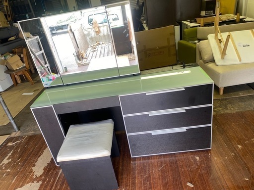 大きなドレッサー