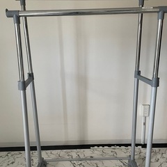 ハンガーラックの画像